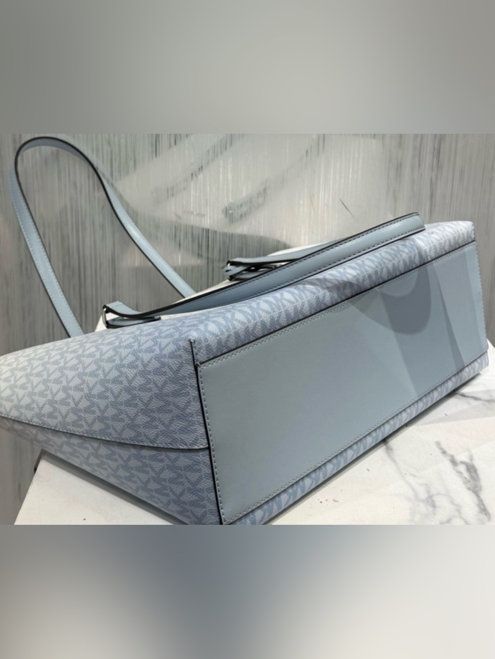 Michael Kors Shelia Light Blue MK Logo Tote with Matching Wristlet - Picture 7 of 9